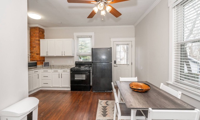 Hyde Park Condo | The Vista View Villa 1 – Amazing Getaway for 2! 10 Min to Downtown