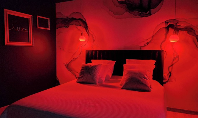 Doue-la-Fontaine Apartment | The Volupté Suite - Luxury, calm and romance with private sauna and Jacuzzi