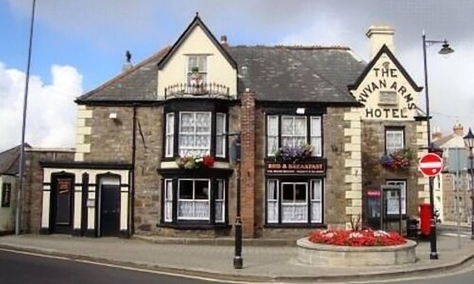 Camborne Bed & Breakfast | The Vyvyan Arms Hotel
