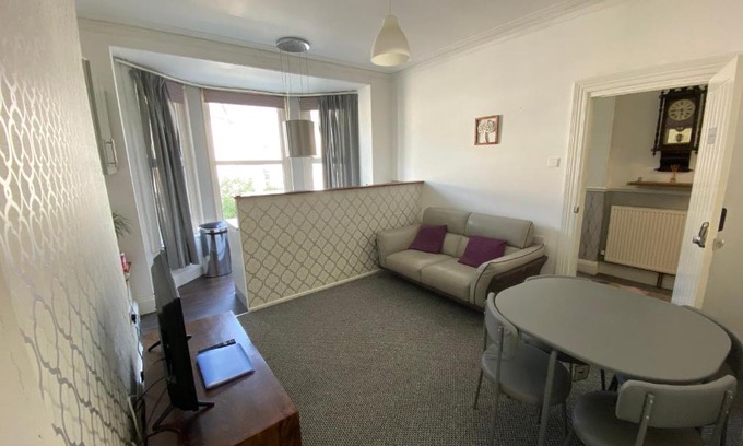 Stoke Apartment | The Walnut Suite lovely one bedroom flat in Stoke.
