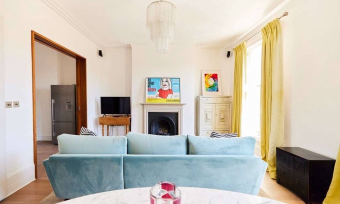 Harrow Road Apartment | The Walterton Sanctuary - Bright 3bdr Flat