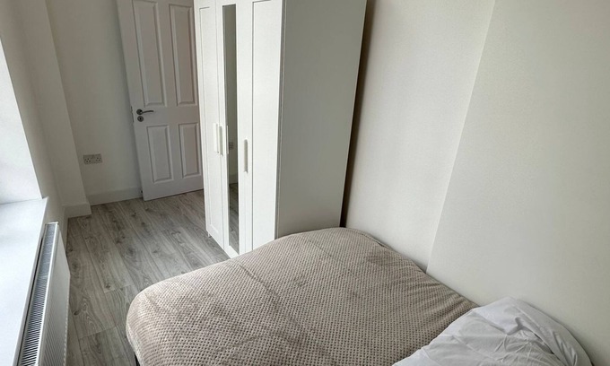 Camberwell Green Apartment | The Walworth Retreat- Cosy 2 bedroom Flat in London