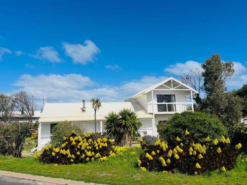 Waterhouse House | The WardRobe Pet Friendly Vintage Vibes at The Seaside