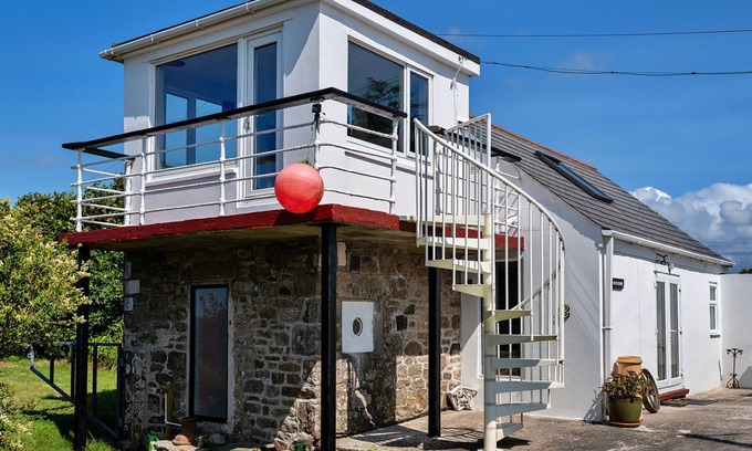 Pendeen House | The Watchtower at Western Watch by Interhome