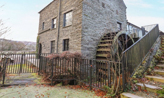 Machynlleth Cottage | THE WATER MILL, family friendly, with a garden in Machynlleth