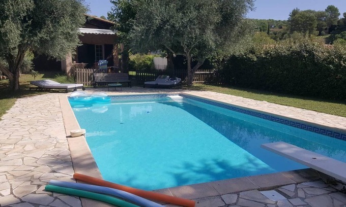 Trans-en-Provence Villa | The waterfall balcony