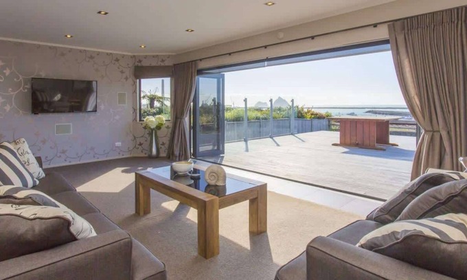 New Plymouth Villa | The Waterfront Escape - with panoramic sea views