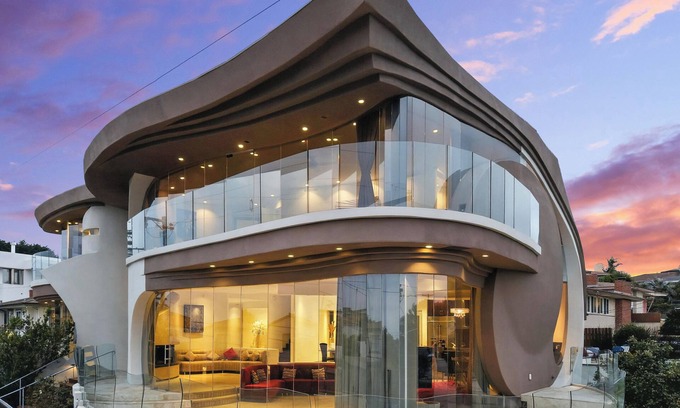 Roseville - Fleet Ridge House | The Wave House | Custom Gem w/Panoramic Views, Fire Pit, BBQ, Pool Table & Wraparound Balconies