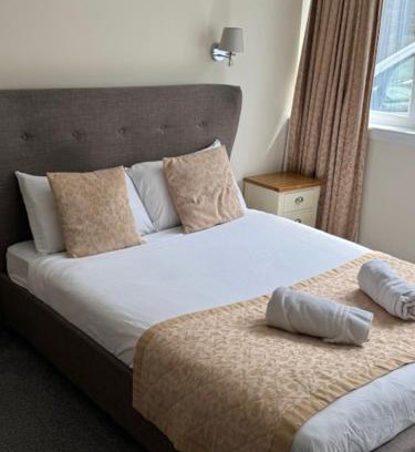 Dingwall House | The Waverley Inn