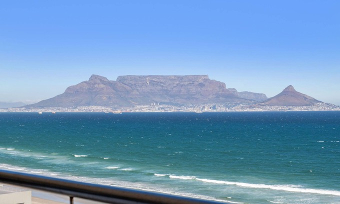 Bloubergstrand Apartment | The Waves 1002