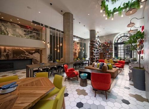 Downtown Los Angeles Hotel | The Wayfarer Downtown LA, Tapestry Collection by Hilton