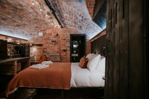 Stourbridge House | The Well Cellar