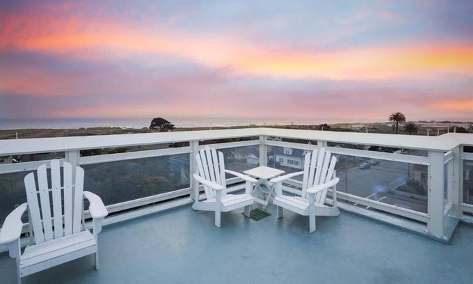 Fort Bragg Hotel | The Weller House
