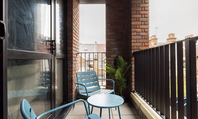 Wembley Central Apartment | The Wembley Hideout - Stylish 2bdr Flat With Balcony