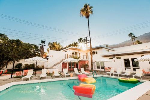Tahquitz River Estates Hotel | The Wesley by AvantStay A 10 BR Private Boutique Hotel Experience in the Heart of Palm Springs