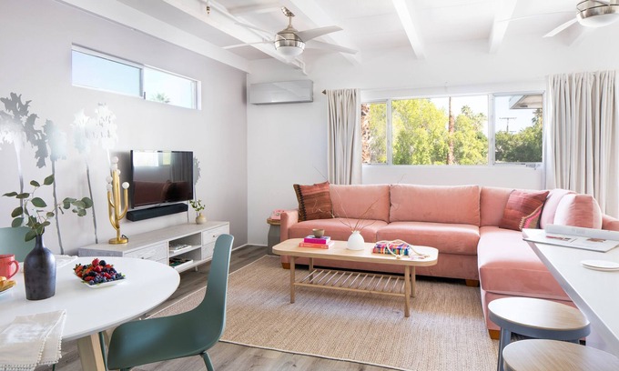 Tahquitz River Estates Hotel | The Wesley Suite 10 by AvantStay | Spacious 2BR/2BA Flat w/Full Kitchen