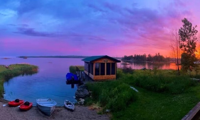 Hessel Cottage | The Westender Retreat | Amazing Lake Views & Waterfront Dock House