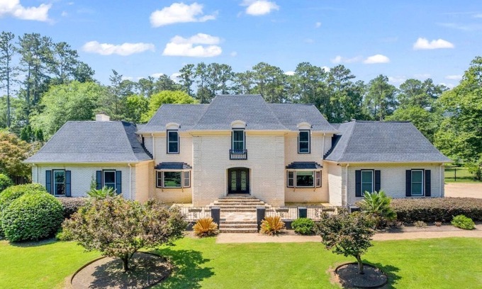 Athens House | The Wexford French Chateau w/Pool