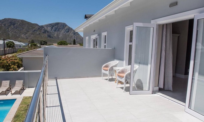 Hermanus Bed & Breakfast | The Whale on Main B&B