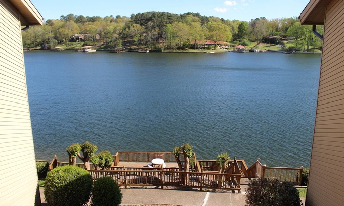 Lake Hamilton Apartment | The Wharf Resort