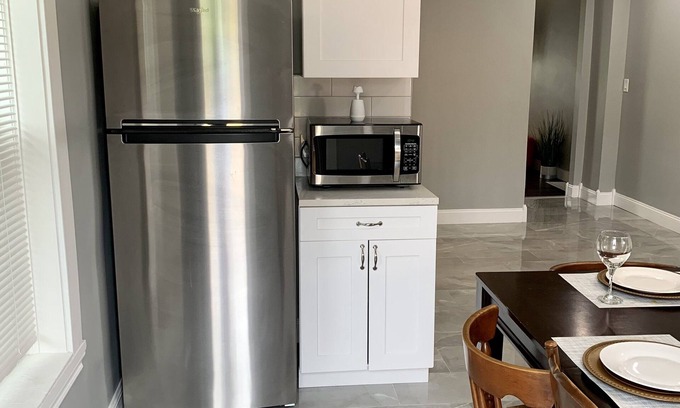 Niagara Falls House | The Wheel of Fortune Duplex-8BR Parking