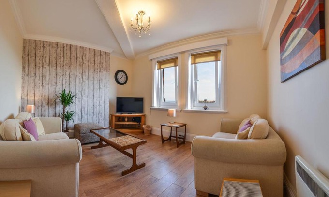 Whitby Apartment | The Whitby Prospect, large apartment with stunning views, 2 mins from beach