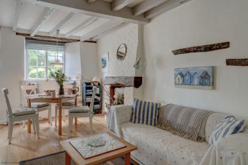 Woodstock House | The White Cottage