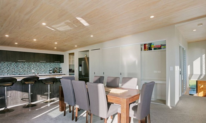 Waihi Beach Cottage | The White Haus - Waihi Beach Upstairs Holiday Unit