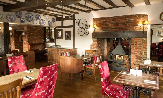 Stoke Ash Apartment | The White Horse Inn