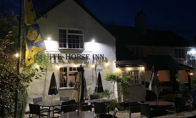 Pulverbatch Bed & Breakfast | The White Horse Inn