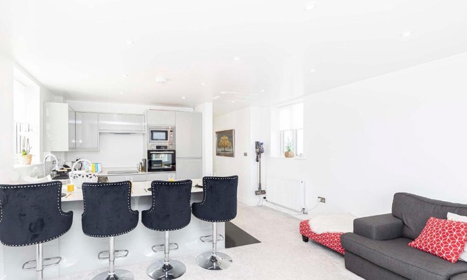 Bournemouth Apartment | The White House - Lux Southbourne beach 3 bed stay