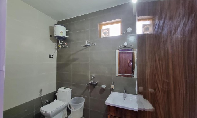 Satbunga Hotel | The White mountaina