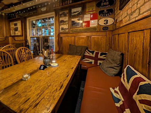 Glastonbury Bed & Breakfast | The Whod A Thought It