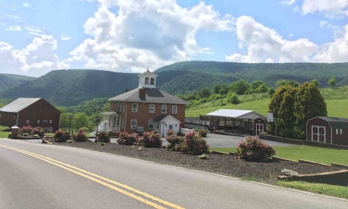 Tyrone House | The Whole Place! -- Serene Sinking Valley Retreat