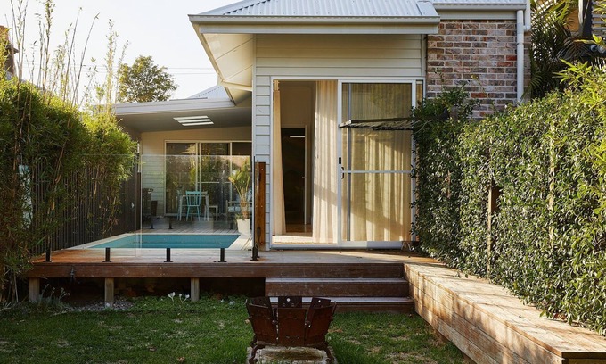 Cooks Hill House | The Willows - pet friendly family home with swimming pool