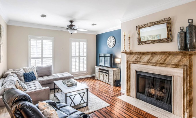 Green Hills Apartment | The Winston on Woodlawn - Great Location