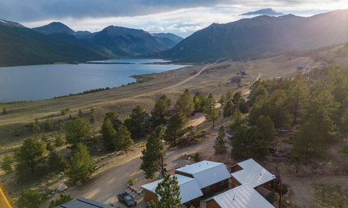 Twin Lakes Cabin | The Wolf Retreat | Lake+Alpine Lookout | Fast Wifi