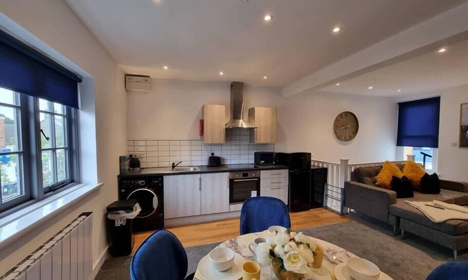 Margam Apartment | The Woodfield - stylish 2 bed apt in Morriston