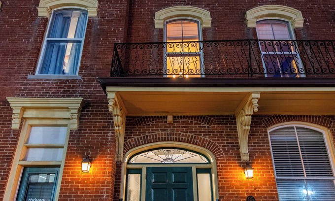 Versailles Hotel | The Woodford Hotel
