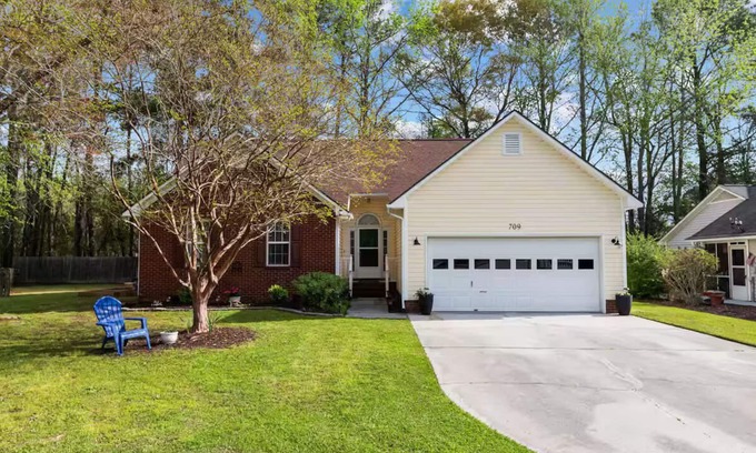 New Bern House | The Woodland -Luxury Retreat King Bed Pet Friendly