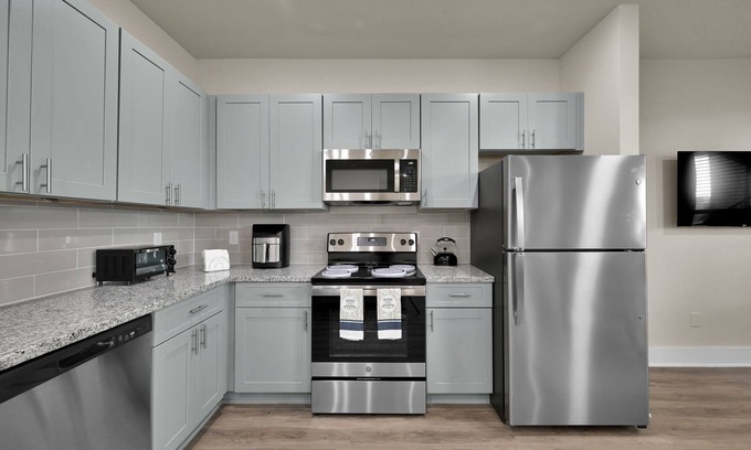 Grogan's Mill Apartment | The Woodlands 2-bedroom 2-bath apartment with FREE WiFi
