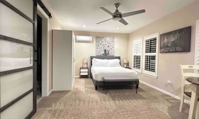 Grogan's Mill Apartment | The Woodlands Studio