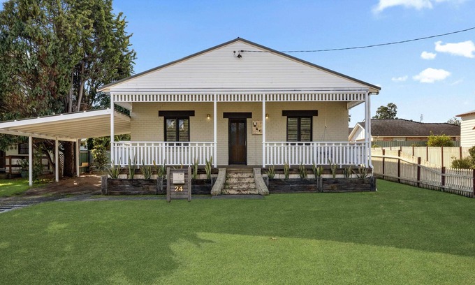 Aberdare House | The Woodview - Hot tub & Pet Friendly!