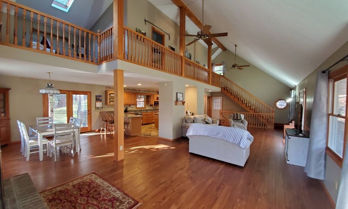 Rockbridge House | The Wye Oak - Hocking Hills scenic nature retreat!