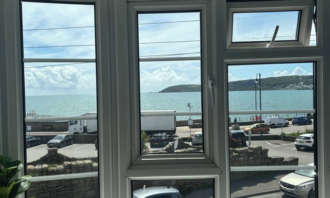 Chysauster Hotel | The Yacht Inn
