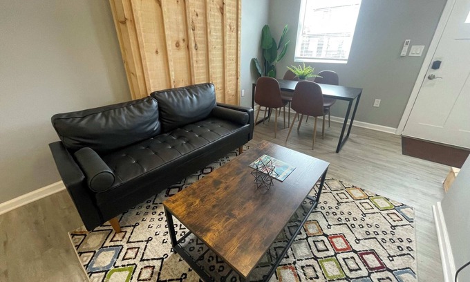 West Columbus Apartment | The Yale Townhouse- 2 BR