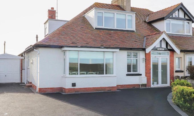 Rhos on Sea House | The Yatt