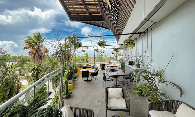 Cancun Hotel | The Yellow Capsule Cancun Close to Airport