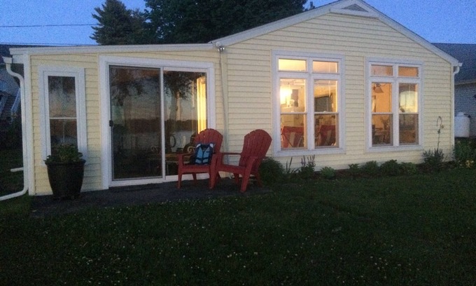 Fair Haven Cottage | The "Yellow Cottage" waterfront Little Sodus/Fair Haven Bay