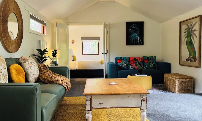 Sydney Cottage | The Yellow Feather Cottage - Enchanting & Private Romantic Stay!